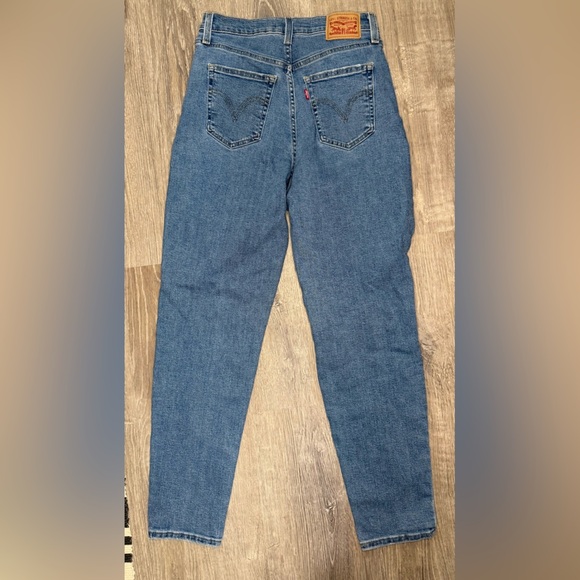 Levi’s Womens 27x29 High Waisted Mom Jeans Medium Wash Distressed Cotton Blend - Picture 3 of 10